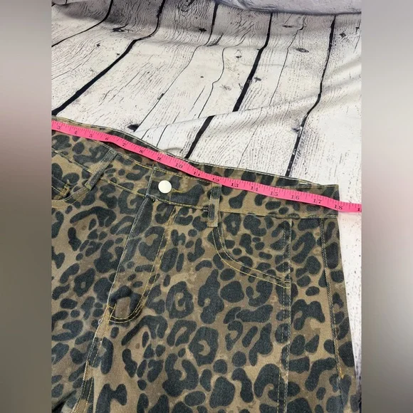 Woman’s Barrel Jean Cheetah Pants - Picture 5 of 7